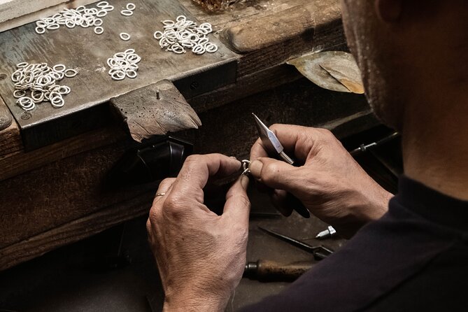 PORTO: Tour to the world of silver in a century-old workshop - The Showroom: Simulated Environments and Iconic Display Pieces