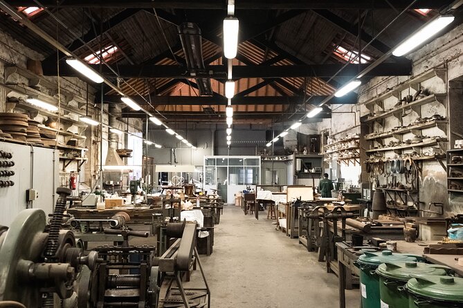 PORTO: Tour to the world of silver in a century-old workshop - The Main Store: Where Shopping and Service Meet