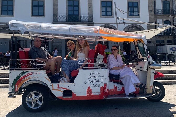Porto: tuk tuk adventure tours old town 1h - Stop-by-Stop: Porto Cathedral, São Bento Area, and Aliados Avenue