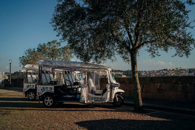 Porto Tuk Tuk: Clérigos, Seaside & Viewpoints - with Options - Quick hits before you go