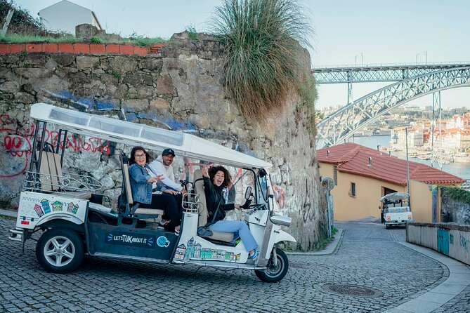 Porto Tuk Tuk: Clérigos, Seaside & Viewpoints - with Options - Jardins do Palácio de Cristal: the riverfront reset