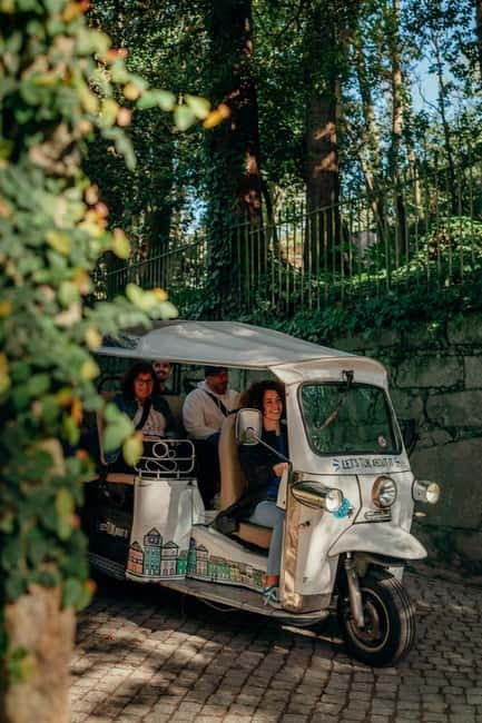 Porto Tuk Tuk Tour: Clérigos, Scenic & Viewpoints - 1H to 4H - Avenida dos Aliados and Batalha Square, the fast route to Porto’s center