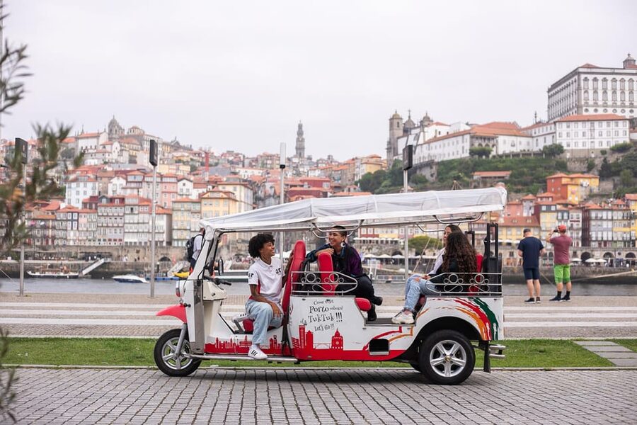 Porto: Tuk tuk Tours with Port Wine Tasting - Luís I Bridge: the stop that makes the Porto skyline click