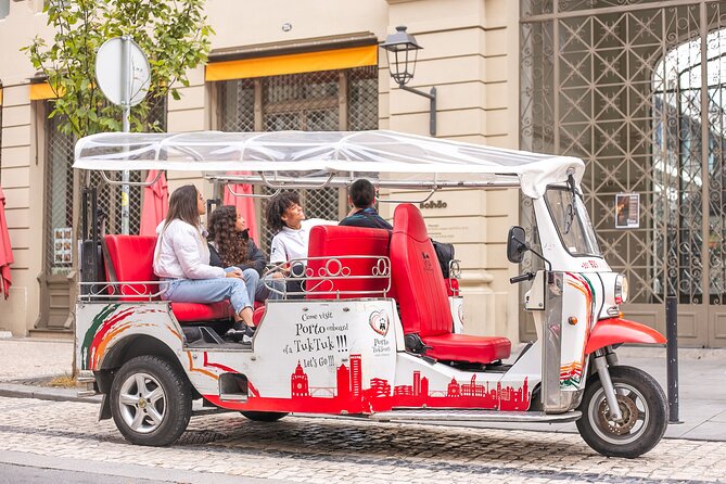 Porto: Tuk tuk vip guided tour - 1.30h - Passing a Hospital and Climbing Toward Baroque Porto