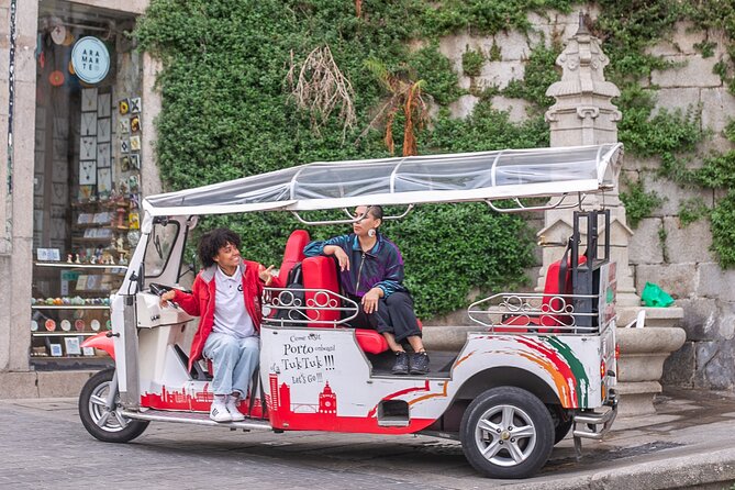 Porto: Tuk tuk vip guided tour - 1.30h - Porto Judeu and Praça da Batalha: History Outside the Main Loop