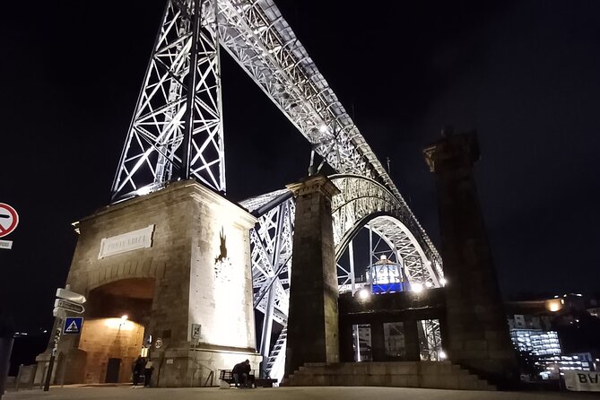 Porto, unveiling the city | walking tour | city gems - Stop 2: São Bento Railway Station and the Tile Story