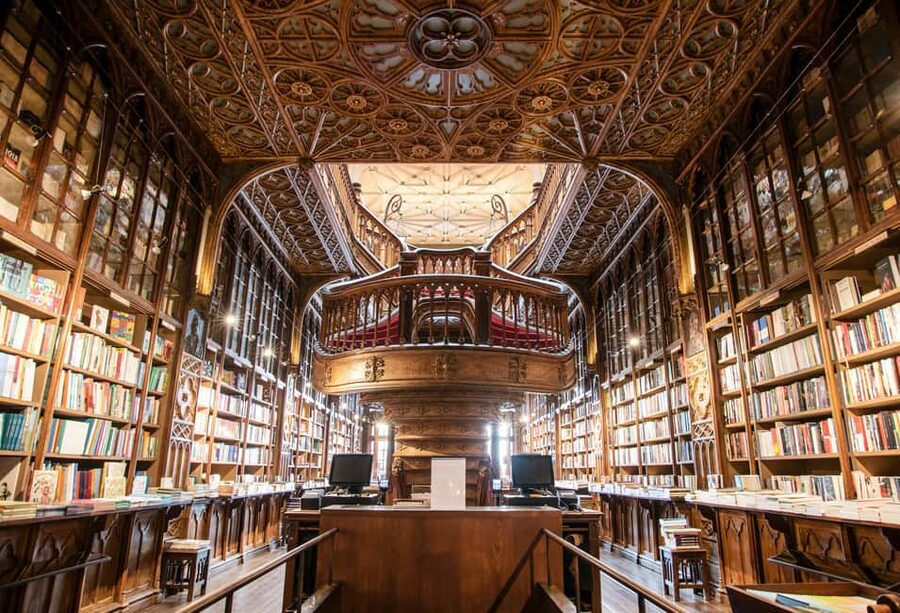 Porto Walking Tour - Palácio da Bolsa: a strong finish with architectural variety