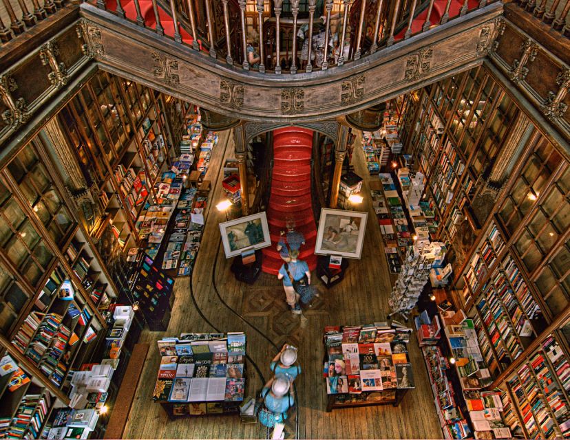 Porto: Walking Tour, Lello Bookshop, Boat and Cable Car - Livraria Lello e Irmão, a guided visit that saves you time