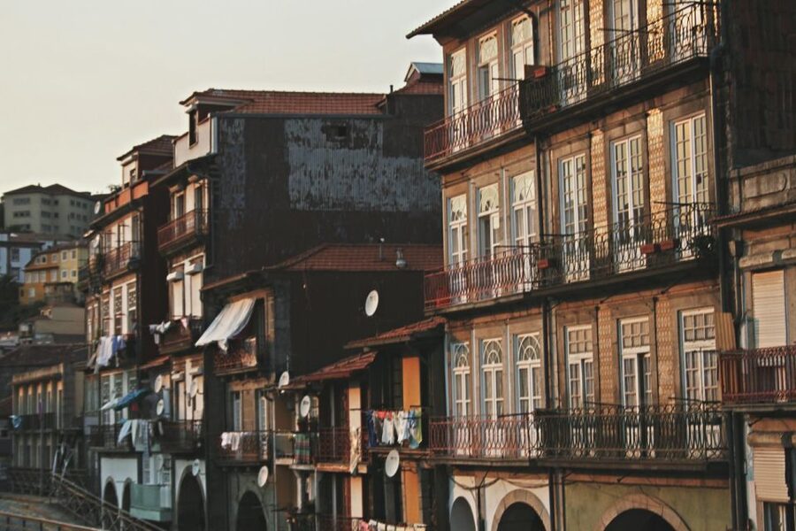 Porto Walking Tour of the city centre in small-groups - Portuguese Centre of Photography to Clérigos Church: how the guide sets the storyline