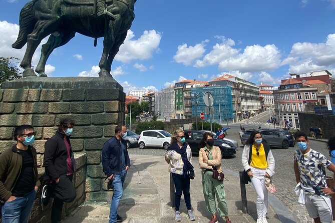 Porto Walking Tour with picnic - Rua das Flores and the Episcopal Palace area
