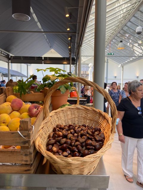 Porto walking Tour with private visit Stock Exchange Palace - St Catarina Street for Shopping and Everyday Movement