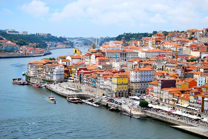 Porto Walking Tour, you cannot miss it! (small-groups) - Livraria Lello: beauty, legend, and how to approach it