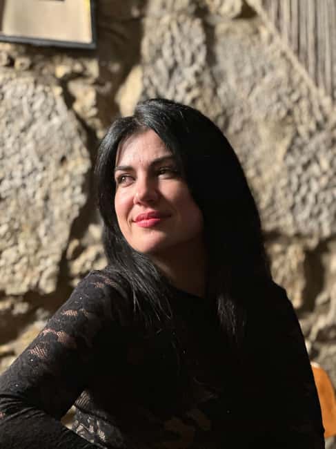 Porto: What is Fado? Commented Live Concert with Port Wine - Testimonials in multiple languages, so you get the lyrics faster