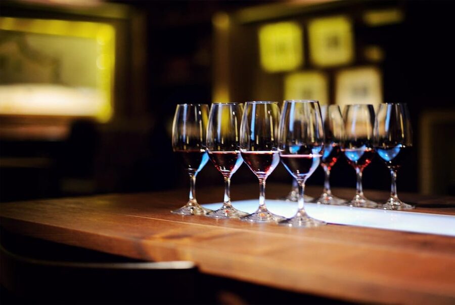 Porto: Wine Tasting Class with 4 Wines in Portus Wine - Meeting the guide at the Portus Wine boutique