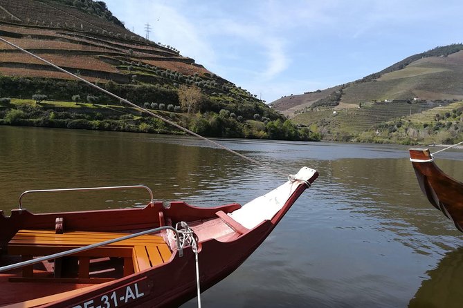 Premium Douro Valley Small-Group Tour, Wine Tasting, Lunch & Boat - Pinhão and the Douro Boat Ride: The Hour That Changes the Mood