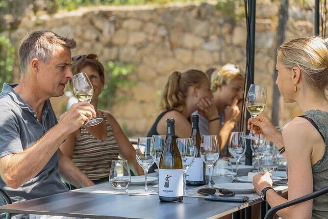 Premium Private Douro & Vinho Verde Tour: Wine Tastings & Lunch - The lunch stop that actually feels like part of the wine day
