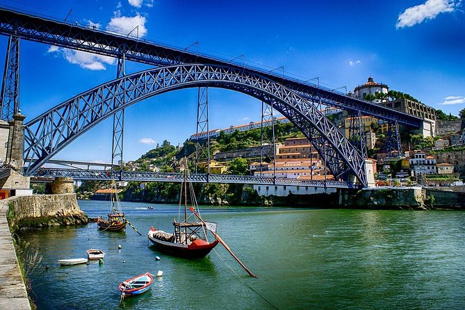 Private 3-hour walking tour of Porto with official tour guide - Miradouro da Vitória: the big view over Gaia and the Douro River edge