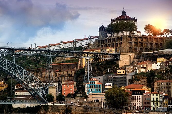 Private 3-hour walking tour of Porto with official tour guide - Starting at Praça da Liberdade and Avenida dos Aliados