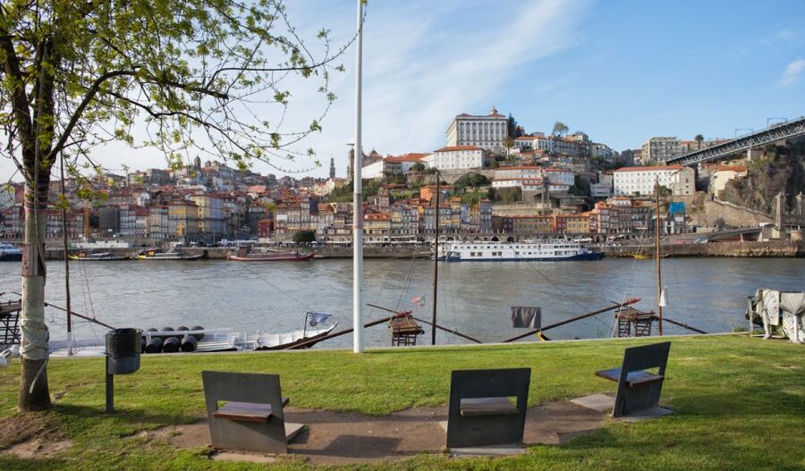 Private 4 hours tour of the "Main Monuments" in Oporto - Key highlights you will actually feel