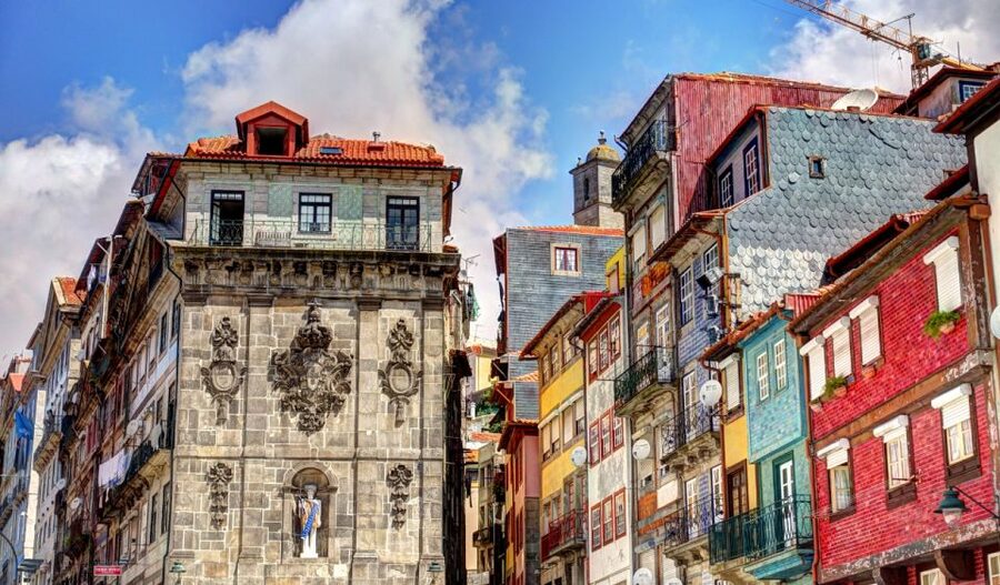 Private 4 hours tour of the "Main Monuments" in Oporto - The guide and driver setup that makes the day smoother