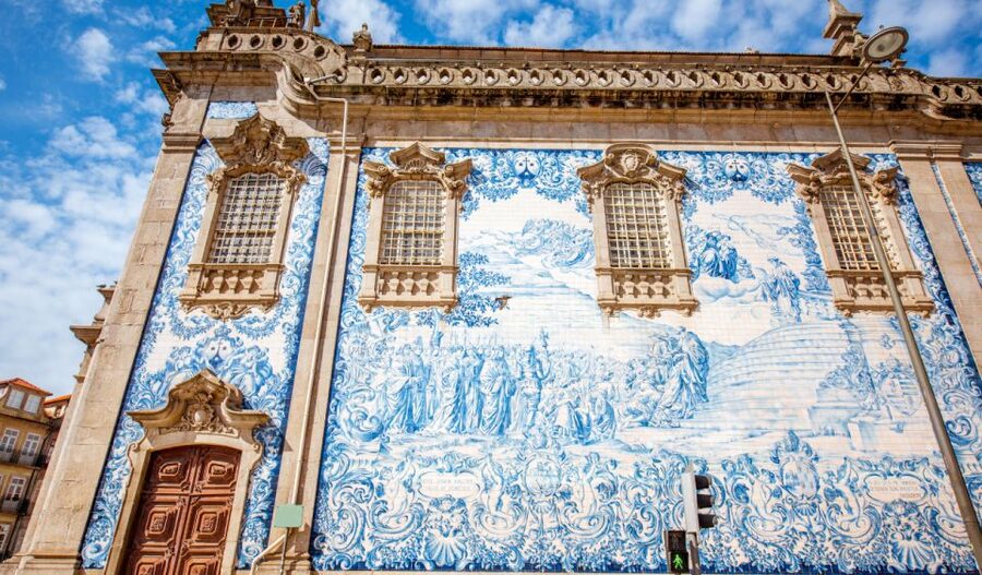 Private 4 hours tour of the "Main Monuments" in Oporto - Livraria Lello: enchanting, and usually the hardest place to time well