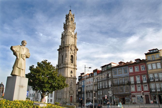 Private 4 hours tour of the "Main Monuments" in Oporto w/ pick up - Sé Catedral (Porto Cathedral): architecture and skyline payoff