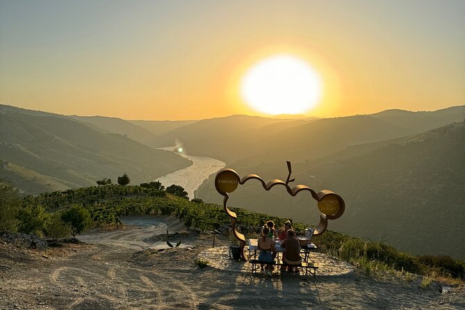 Private 4wd adventure in DE Douro: lunch, wine tasting and boat - Lunch at Quinta do Monte Travesso: a wine-paired meal in the middle of it all