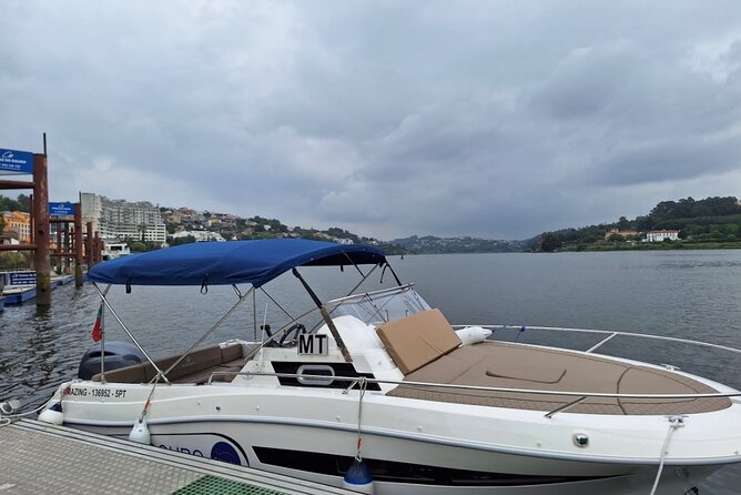 Private 6 Bridges Cruise with Tapas and Port Wine - Six-bridges cruising, where the views feel personal