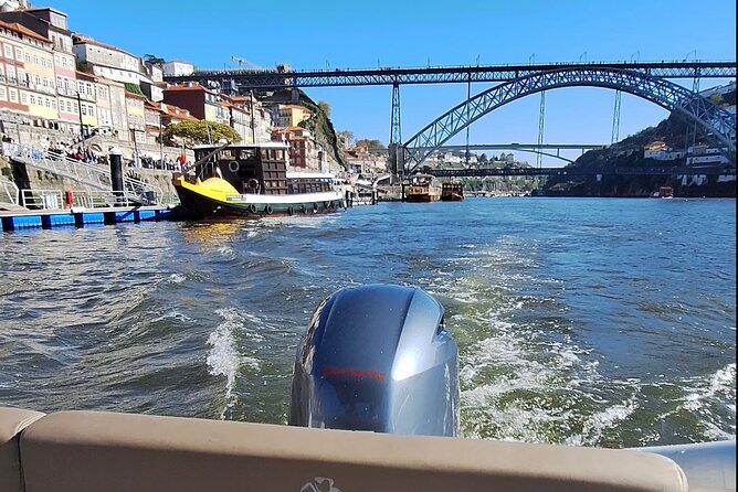 Private 6 Bridges Cruise with Tapas and Port Wine - Tapas and port wine on board, and why it works