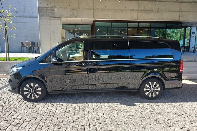 Private Airport Transfer from Porto to the Airport - Vehicle comfort, cleanliness, and the small comfort wins