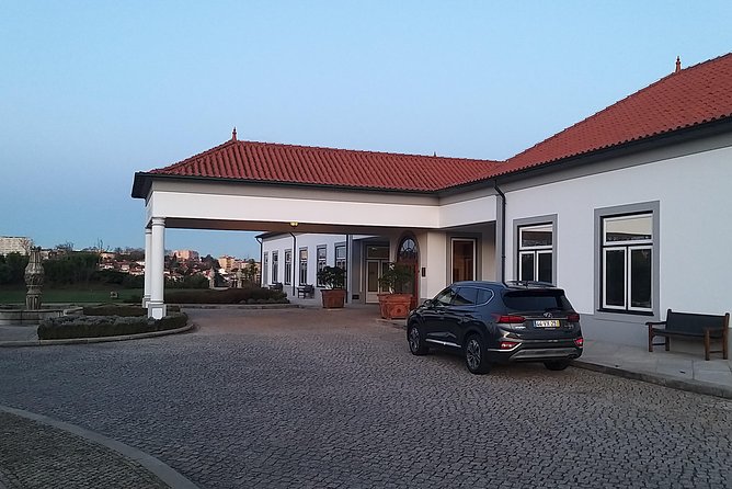 Private Airport Transfer from the Airport to Porto - Gear and outdoor plans, bikes and surfboards included in the options