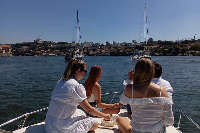 Private Boat Tour 6 Bridges and Ribeira option Sunset up to 6px - Douro River Out to the Bridge Line: The Route That Sets the Mood