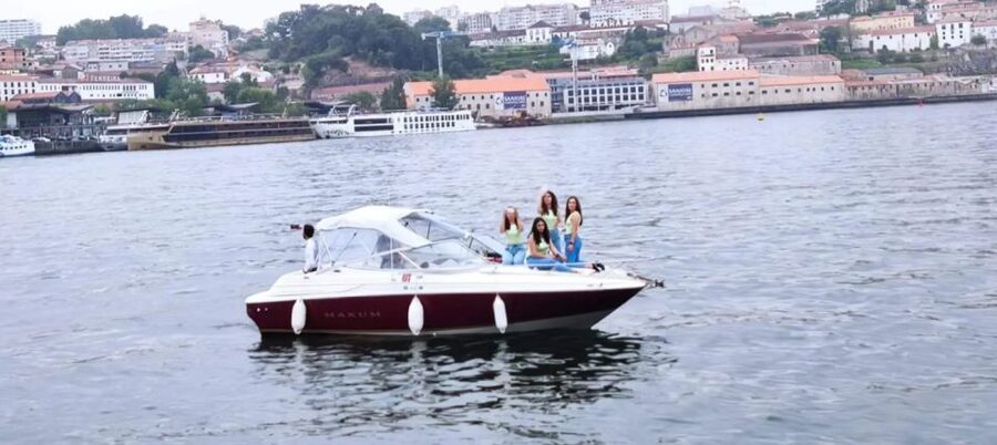 Private Boat Tour 6 Bridges, up to 6px Sunset Option - Arrábida Bridge to Alfândega: riverfront Porto starts making sense