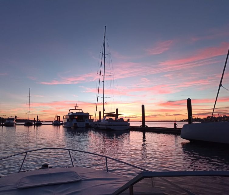 Private Boat Tour 6 Bridges, up to 6px Sunset Option - Under Dom Luís I: the bridge moment you came for