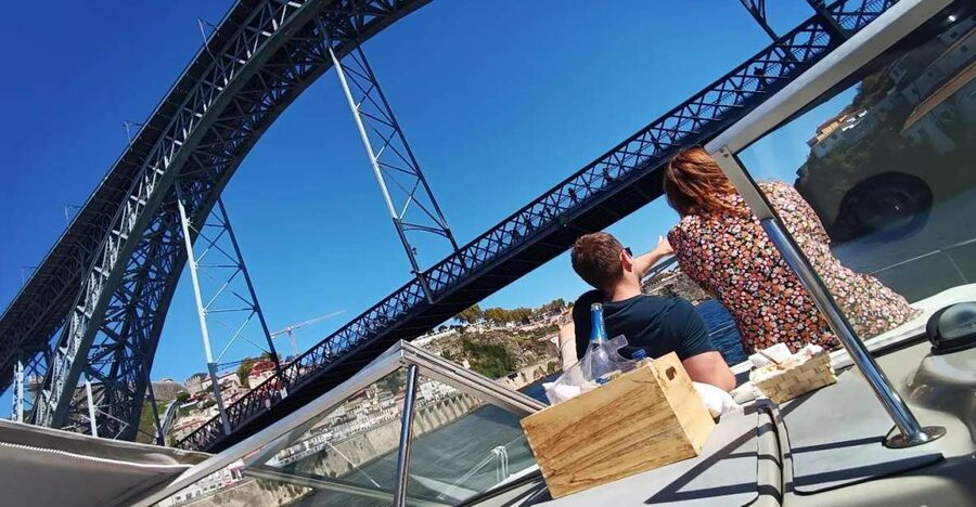 Private Boat Trip for 2 with Tasting in Porto -Sunset Option - Arrábida Bridge: your first big bridge moment of the night