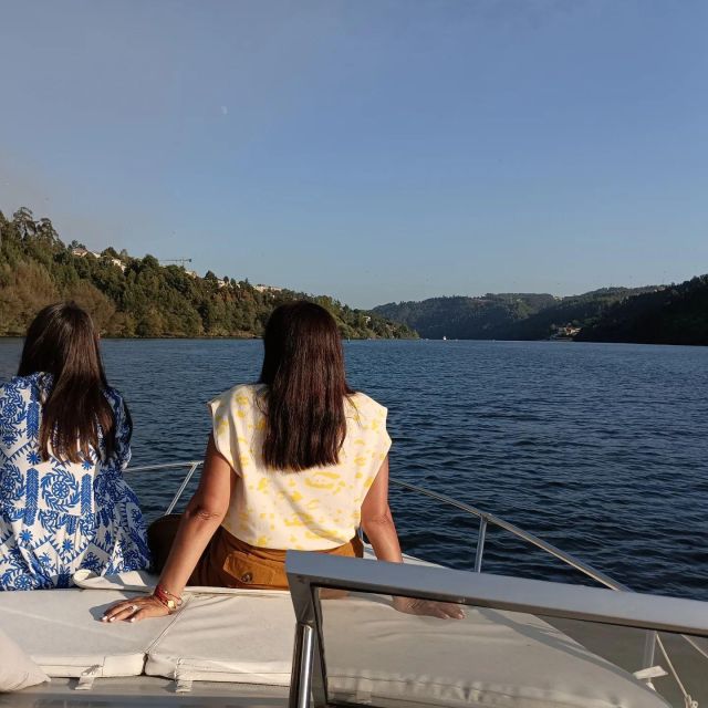 Private Boat Trip for 2 with Tasting in Porto -Sunset Option - Freixo Bridge and Palace of Freixo: a quieter-feeling stretch