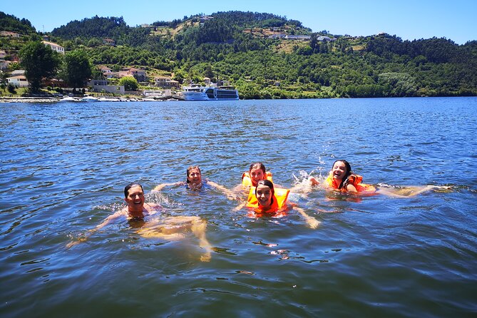 Private boat trip with lunch in a typical restaurant - Who this Douro trip is best for