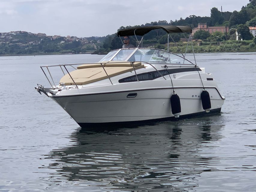 Private Cruise in Rio Douro - 2 hours - Up to 8 Passengers - Your route choice: six bridges of Porto and Gaia, or a calmer direction