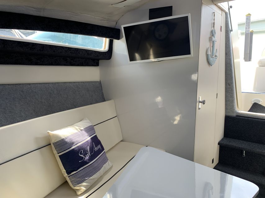 Private Cruise in Rio Douro - 2 hours - Up to 8 Passengers - The Bayliner Ciera 24 setup: comfort for 2 hours (not just sightseeing)