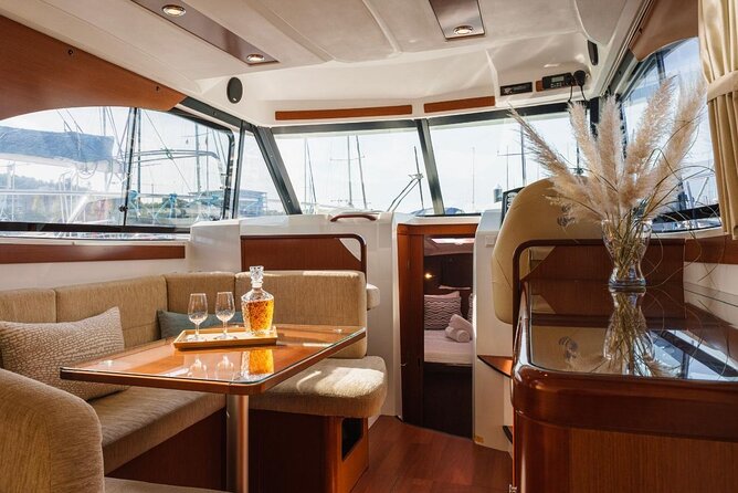 Private Cruise on Luxury Yacht in Porto - Why Porto looks different from the Douro