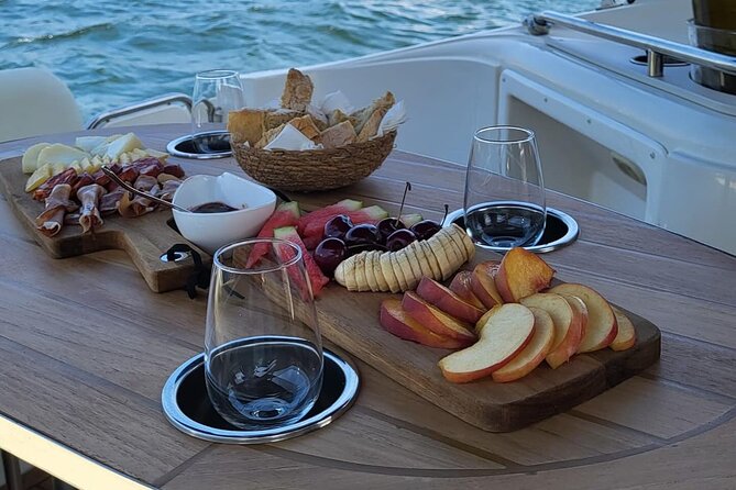 Private Douro navigation with local flavors - Price and value for up to 6 people