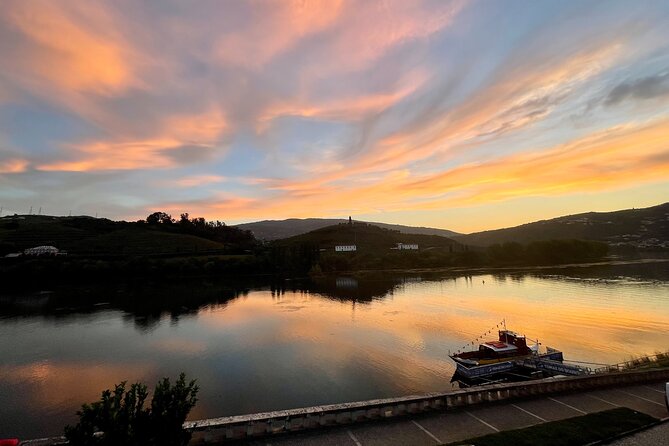 Private Douro Tour with Lunch Wine Tasting Boat and Train Cruise - Quinta do Jalloto Wine Tasting: White, Red, Port, Plus Olives and Honey