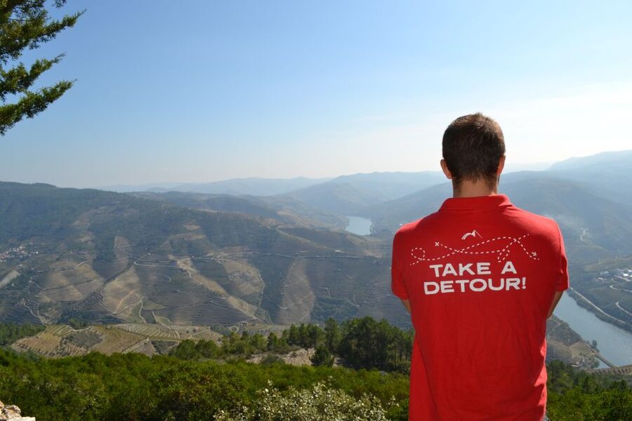 Private Douro Valley 4WD Tour with Wine Tasting and Picnic - Porto to Régua, then straight into the wine country
