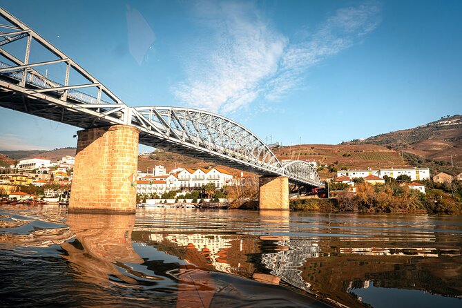 Private Douro Valley Tour: Boutique Winery & River Cruise - Quinta do Cume: boutique winery tour and tastings with vineyard-view calm