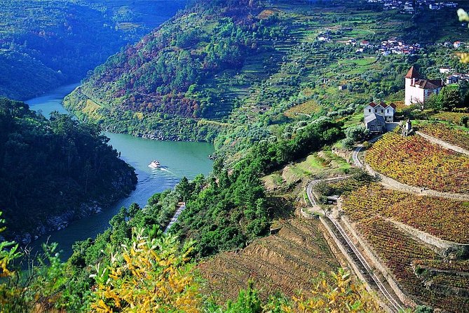 Private Douro Valley Wine Tour: 2 Wine Estates, Lunch and Cruise - Pinhão on the water: what to expect and how to enjoy it