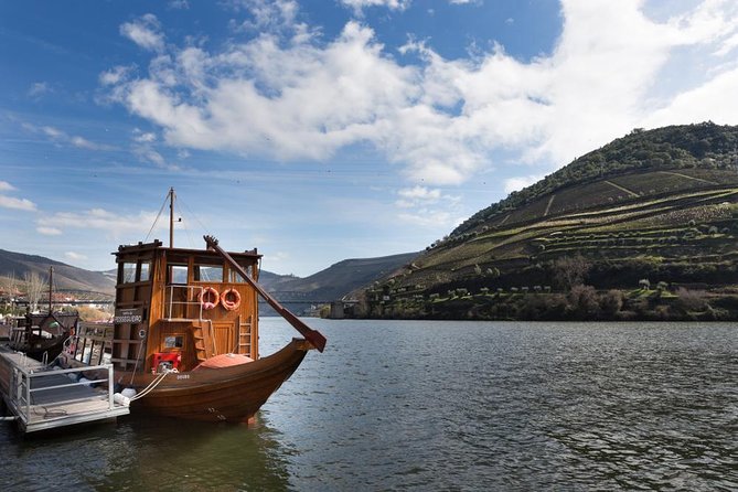 Private Douro Valley Wine Tour: 2 Wine Estates, Lunch and Cruise - Estrada Nacional 222: the road stop that gives the day its Dopamine