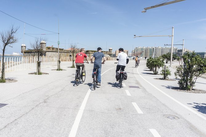 Private e-Bike Tour in Porto – Explore Riverside, Beaches & Parks - Meeting point at Biclas & Triclas, plus the included gear that matters
