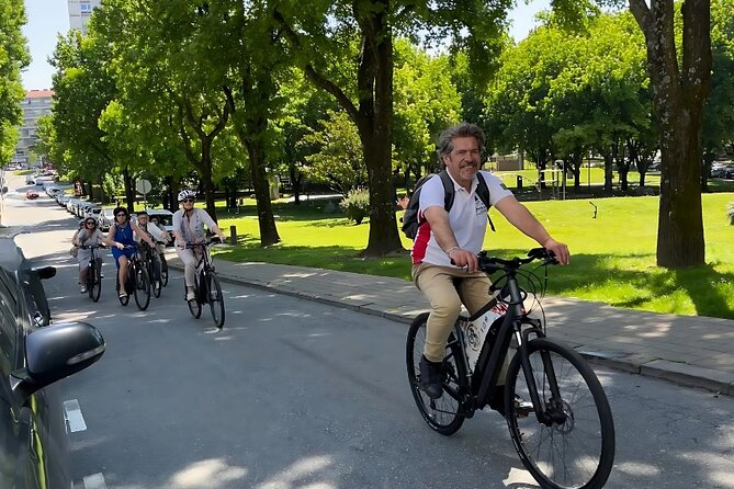 Private Electric Bike Tour in Oporto - Douro Marina and the smart lunch window you control