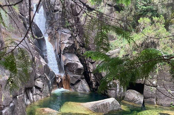 Private Kayak And Waterfall Tour in Geres National Park - Hidden Waterfall Adventure: A Walk-In Moment for Quieter Time