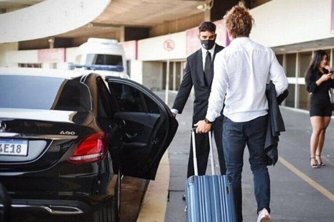 Private One-way Transfer from Porto to Porto Airport - Airport arrival at Francisco Sá Carneiro: planning for the last minutes